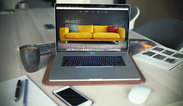 Image is showing someone who is doing online shopping on a laptop. Sevinu, Shopify website designer in Brisbane. Photo from Unsplash.